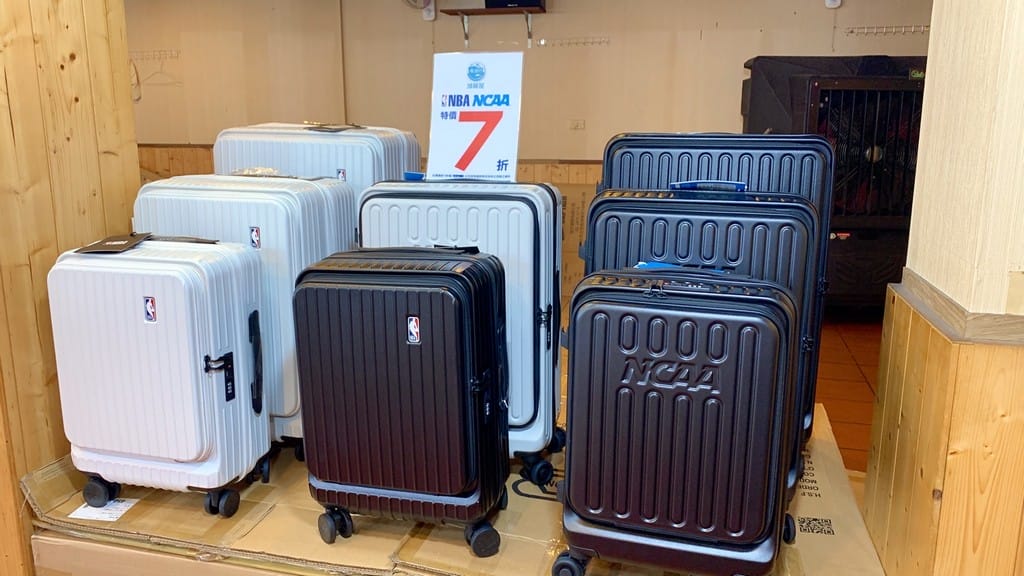2025桃園龍潭加賀屋行李箱工廠直營特賣會｜登機箱990元起，一年保固，終身保修