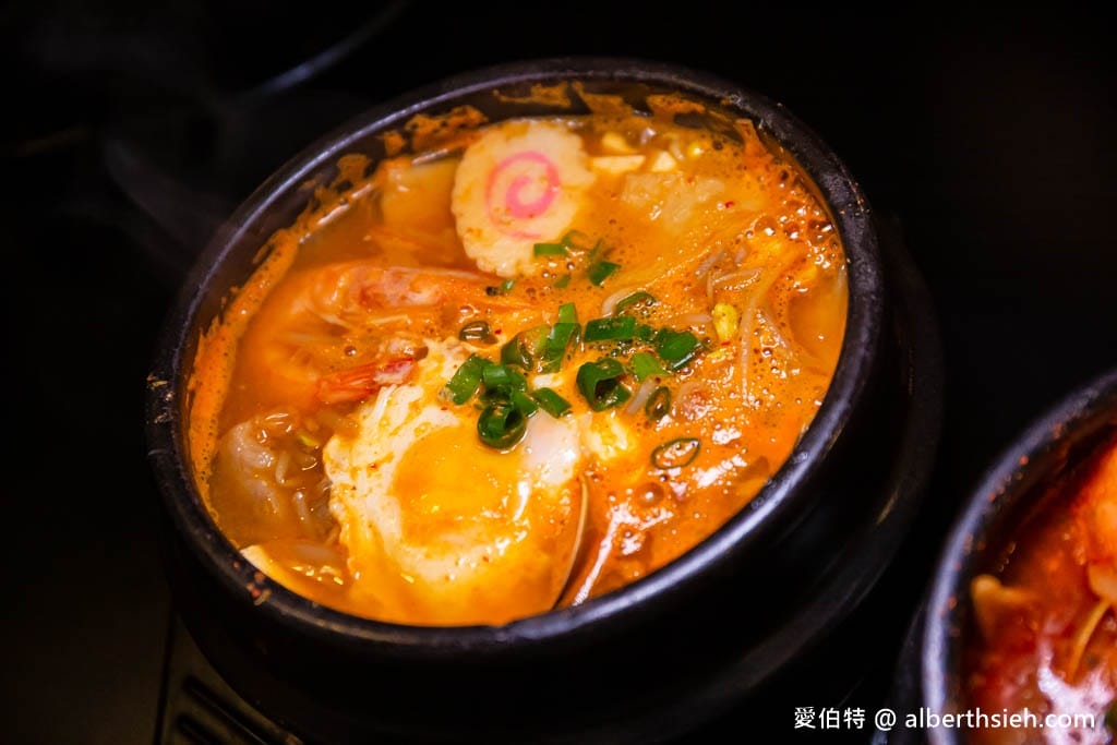 桃園韓歐尼慈文店｜石鍋拌飯必點，小菜無限續隨你吃，附有停車場