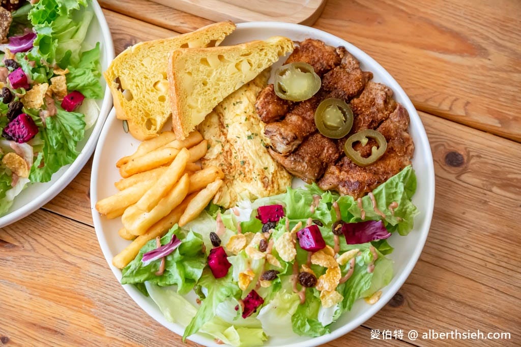 桃園早午餐推薦｜小咩手作輕食廚房，唐揚炸雞和烏龍涼麵必吃