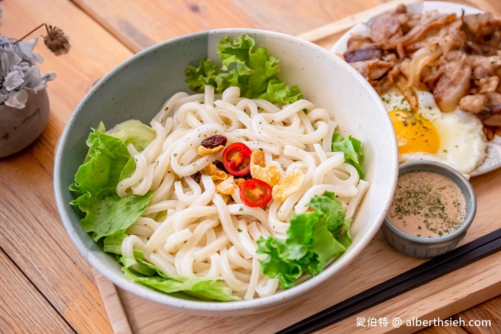 桃園早午餐推薦｜小咩手作輕食廚房，唐揚炸雞和烏龍涼麵必吃