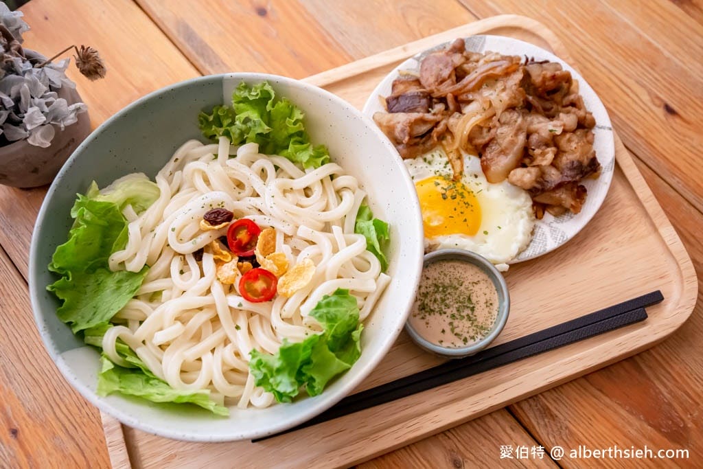 桃園早午餐推薦｜小咩手作輕食廚房，唐揚炸雞和烏龍涼麵必吃