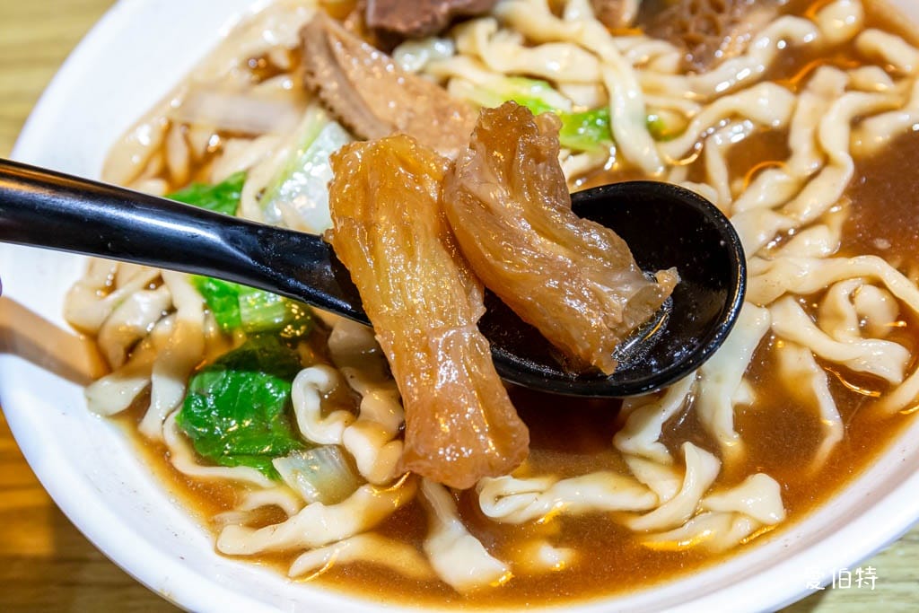 小木屋牛肉麵|50年歷史桃園後站超人氣排隊麵食館,牛肉超軟嫩 - 第18張圖 小木屋牛肉麵|50年歷史桃園後站超人氣排隊麵食館,牛肉超軟嫩