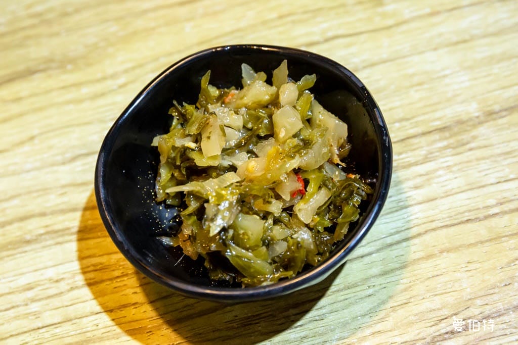 小木屋牛肉麵|50年歷史桃園後站超人氣排隊麵食館,牛肉超軟嫩 - 第11張圖 小木屋牛肉麵|50年歷史桃園後站超人氣排隊麵食館,牛肉超軟嫩