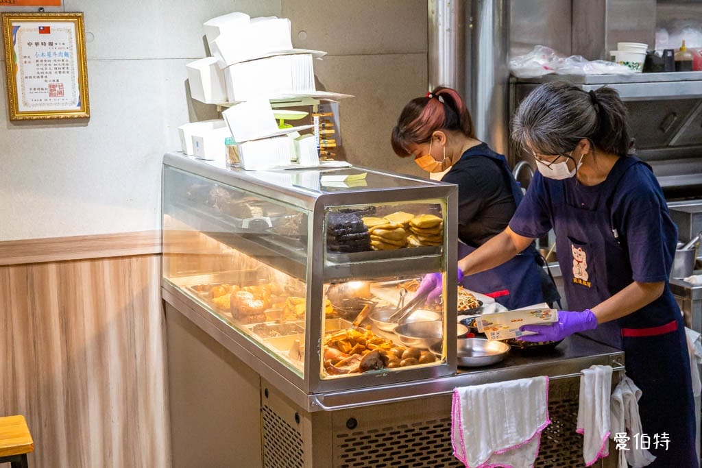 小木屋牛肉麵|50年歷史桃園後站超人氣排隊麵食館,牛肉超軟嫩 - 第8張圖 小木屋牛肉麵|50年歷史桃園後站超人氣排隊麵食館,牛肉超軟嫩