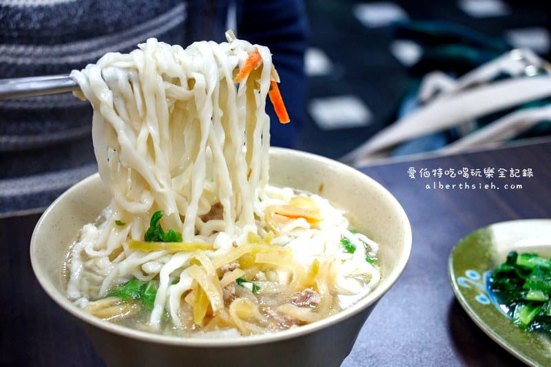 小木屋牛肉麵|50年歷史桃園後站超人氣排隊麵食館,牛肉超軟嫩 - 第26張圖 小木屋牛肉麵|50年歷史桃園後站超人氣排隊麵食館,牛肉超軟嫩