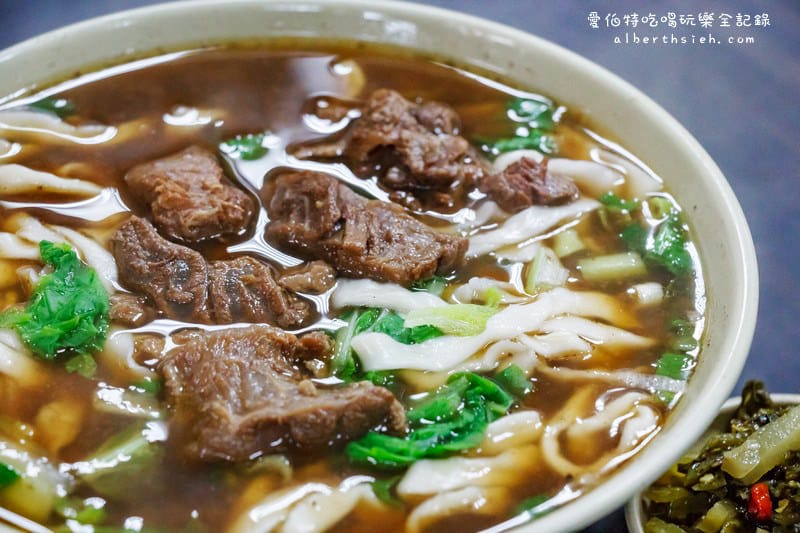 小木屋牛肉麵|50年歷史桃園後站超人氣排隊麵食館,牛肉超軟嫩 - 第23張圖 小木屋牛肉麵|50年歷史桃園後站超人氣排隊麵食館,牛肉超軟嫩