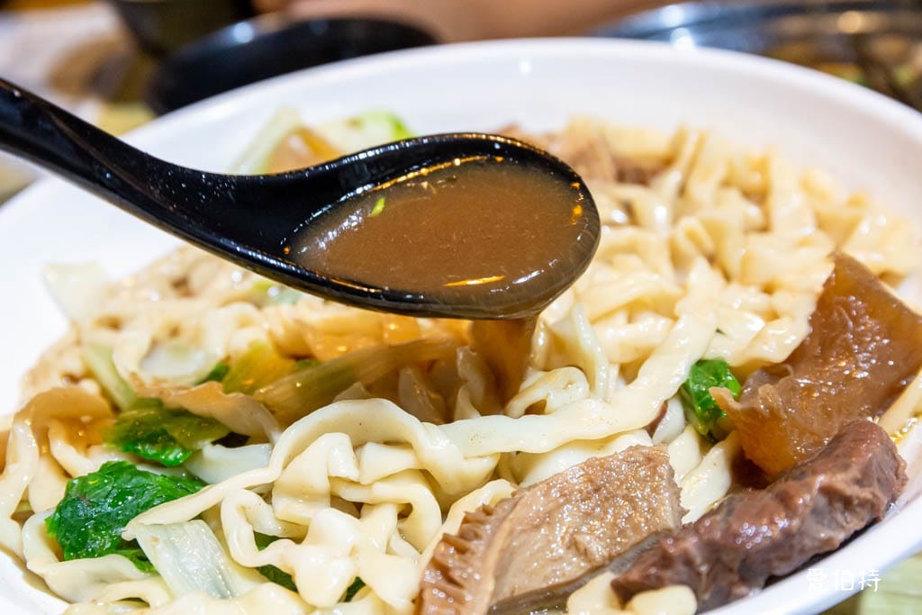 小木屋牛肉麵|50年歷史桃園後站超人氣排隊麵食館,牛肉超軟嫩 - 第20張圖 小木屋牛肉麵|50年歷史桃園後站超人氣排隊麵食館,牛肉超軟嫩