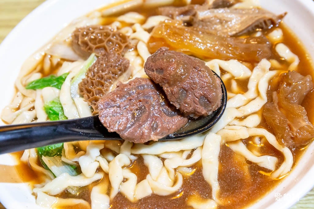 小木屋牛肉麵|50年歷史桃園後站超人氣排隊麵食館,牛肉超軟嫩 - 第16張圖 小木屋牛肉麵|50年歷史桃園後站超人氣排隊麵食館,牛肉超軟嫩
