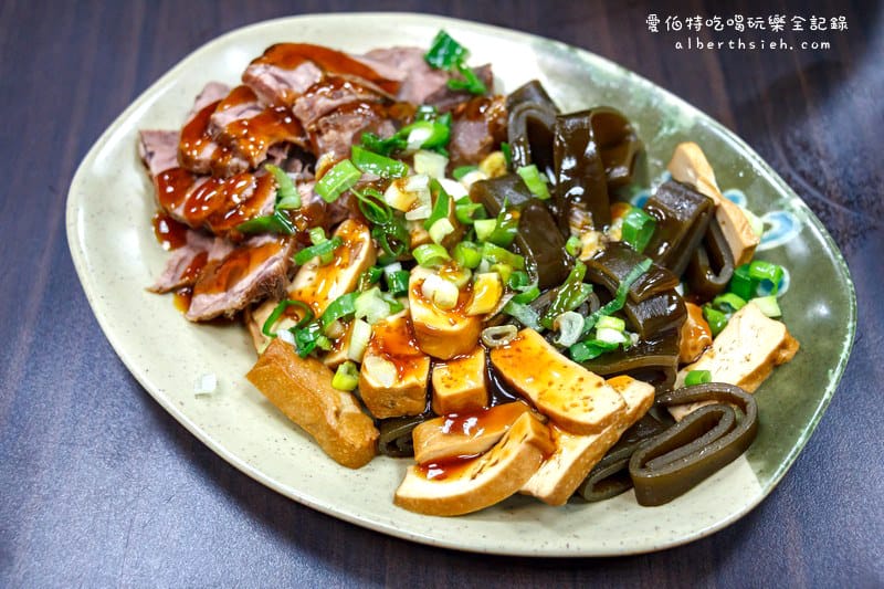 小木屋牛肉麵|50年歷史桃園後站超人氣排隊麵食館,牛肉超軟嫩 - 第13張圖 小木屋牛肉麵|50年歷史桃園後站超人氣排隊麵食館,牛肉超軟嫩