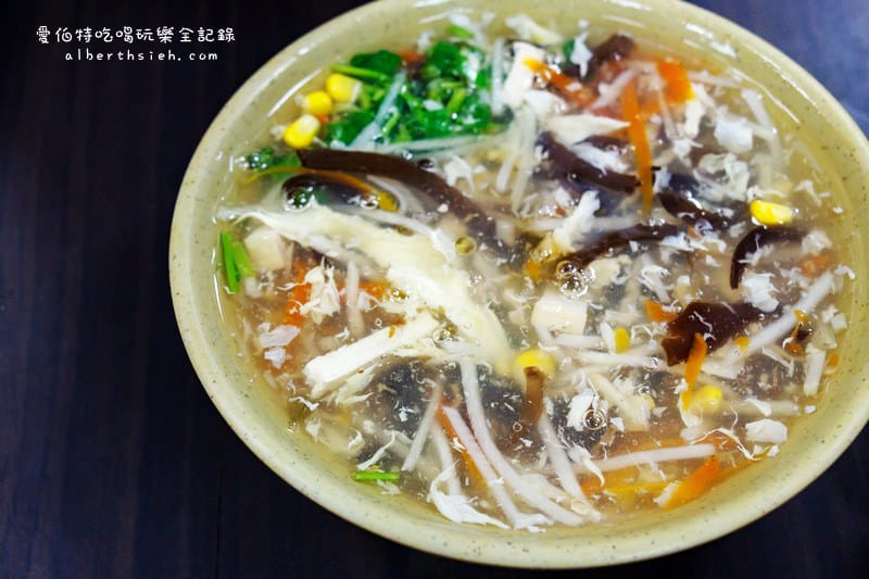 小木屋牛肉麵|50年歷史桃園後站超人氣排隊麵食館,牛肉超軟嫩 - 第29張圖 小木屋牛肉麵|50年歷史桃園後站超人氣排隊麵食館,牛肉超軟嫩