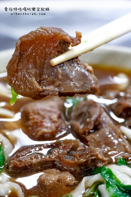 小木屋牛肉麵|50年歷史桃園後站超人氣排隊麵食館,牛肉超軟嫩 - 第24張圖 小木屋牛肉麵|50年歷史桃園後站超人氣排隊麵食館,牛肉超軟嫩
