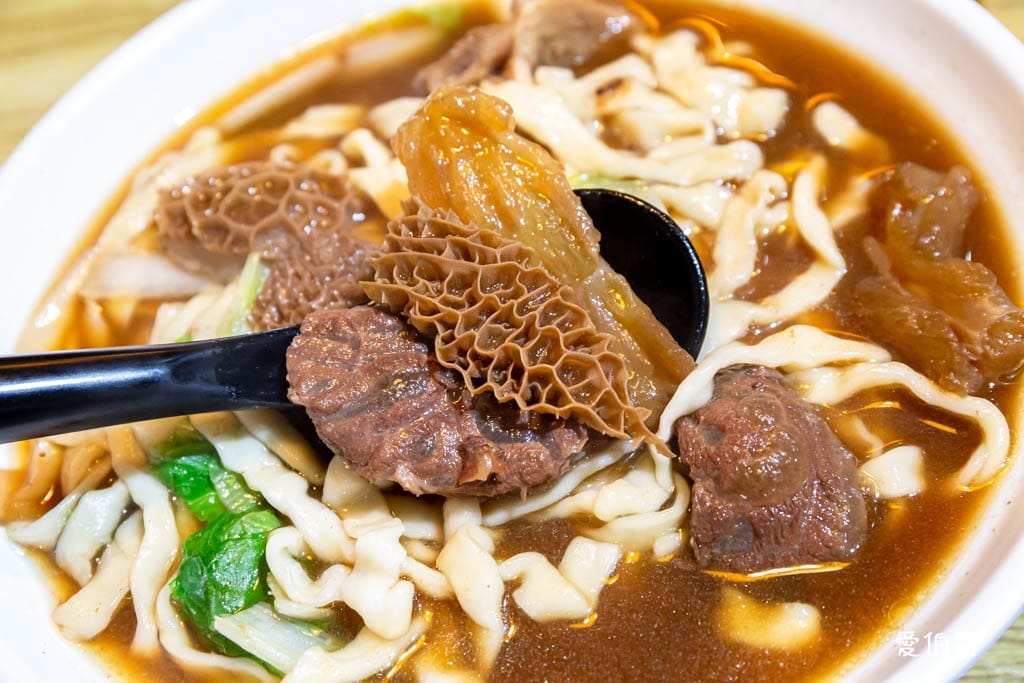 小木屋牛肉麵|50年歷史桃園後站超人氣排隊麵食館,牛肉超軟嫩 - 第15張圖 小木屋牛肉麵|50年歷史桃園後站超人氣排隊麵食館,牛肉超軟嫩