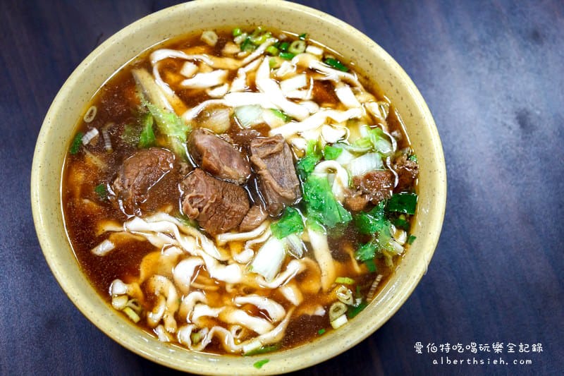 小木屋牛肉麵|50年歷史桃園後站超人氣排隊麵食館,牛肉超軟嫩 - 第22張圖 小木屋牛肉麵|50年歷史桃園後站超人氣排隊麵食館,牛肉超軟嫩