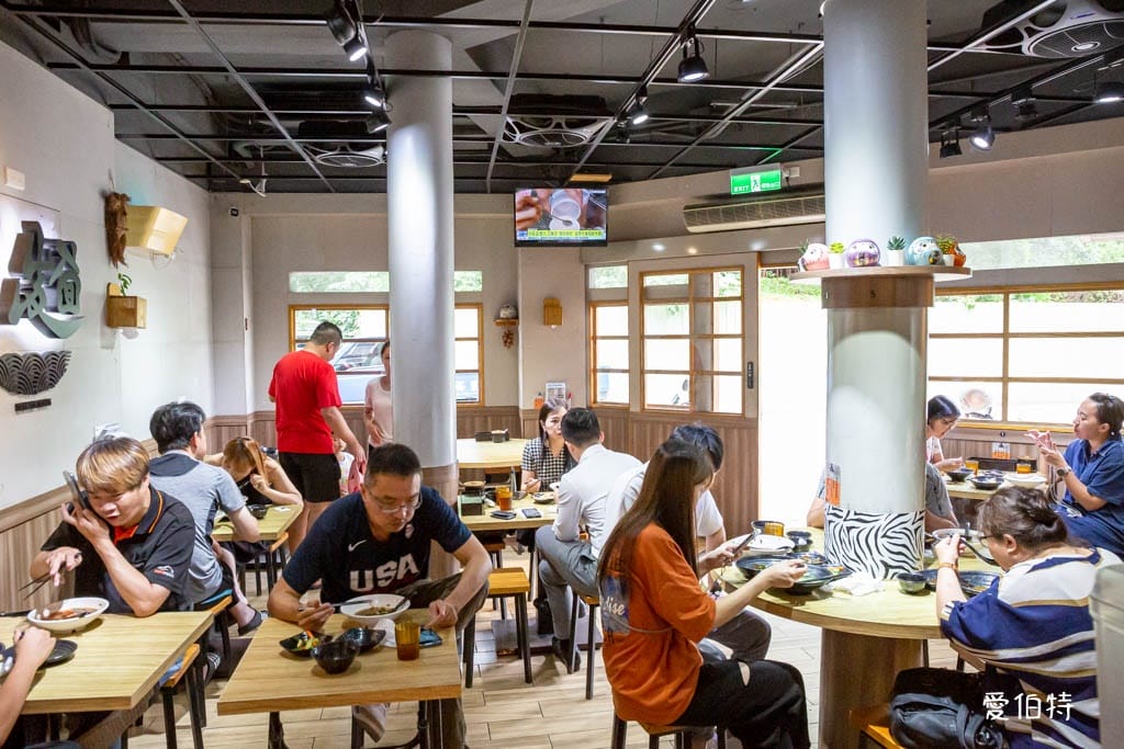 小木屋牛肉麵|50年歷史桃園後站超人氣排隊麵食館,牛肉超軟嫩 - 第7張圖 小木屋牛肉麵|50年歷史桃園後站超人氣排隊麵食館,牛肉超軟嫩