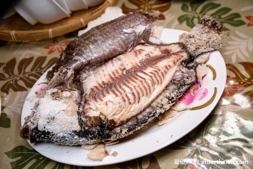 花蓮鯉魚潭樹屋餐廳｜老字號原住民風味餐！炭烤魚、桶仔雞必吃