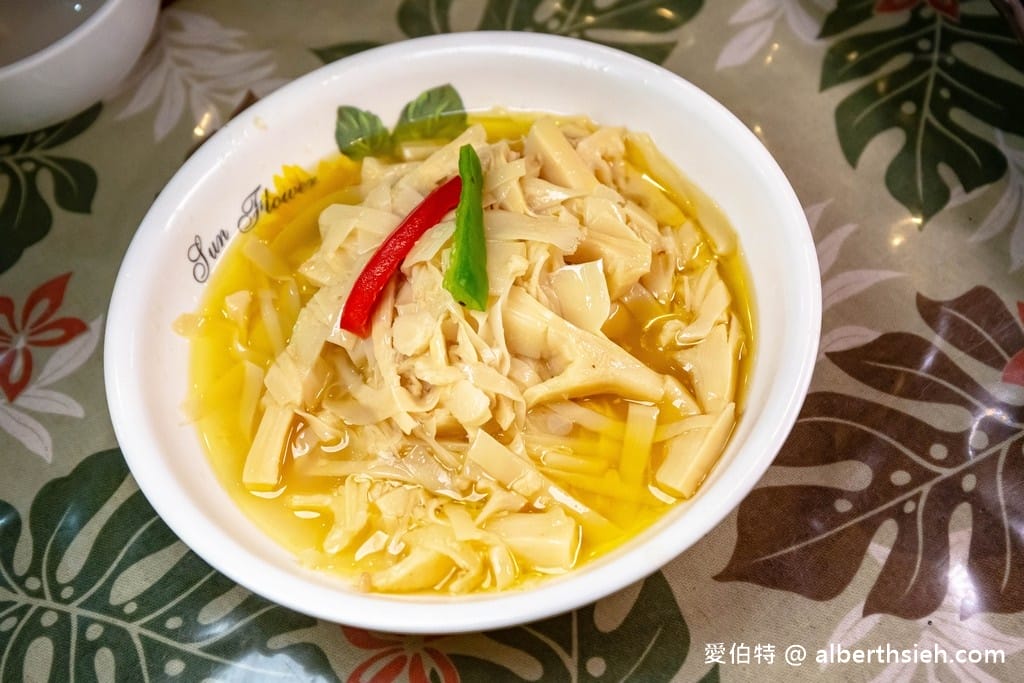 花蓮鯉魚潭樹屋餐廳｜老字號原住民風味餐！炭烤魚、桶仔雞必吃