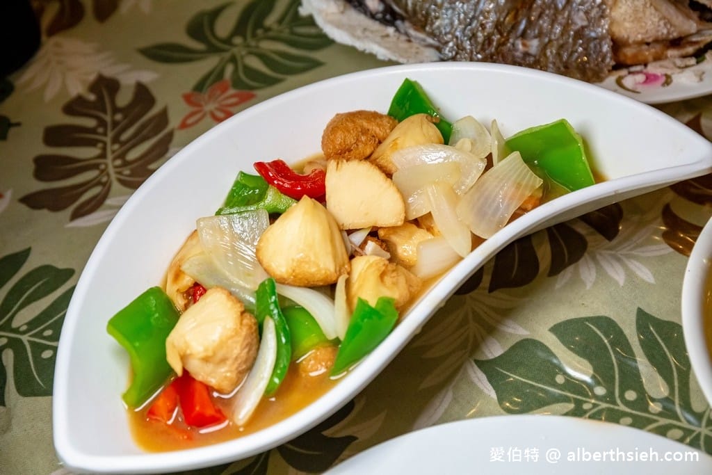 花蓮鯉魚潭樹屋餐廳｜老字號原住民風味餐！炭烤魚、桶仔雞必吃