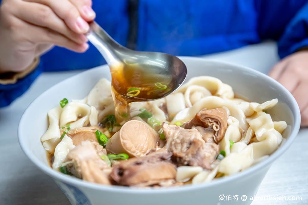 建宏牛肉麵｜台北西門町美食，肉多麵多價格實在，可以吃粗飽
