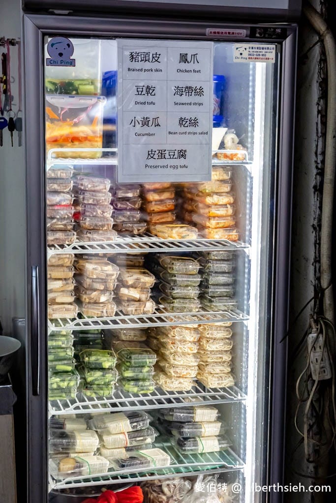 建宏牛肉麵｜台北西門町美食，肉多麵多價格實在，可以吃粗飽