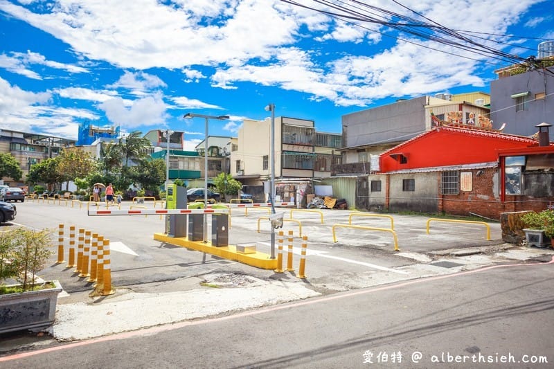 龍岡忠貞市場哪裡有停車場？附近路邊停車格，搭乘公車