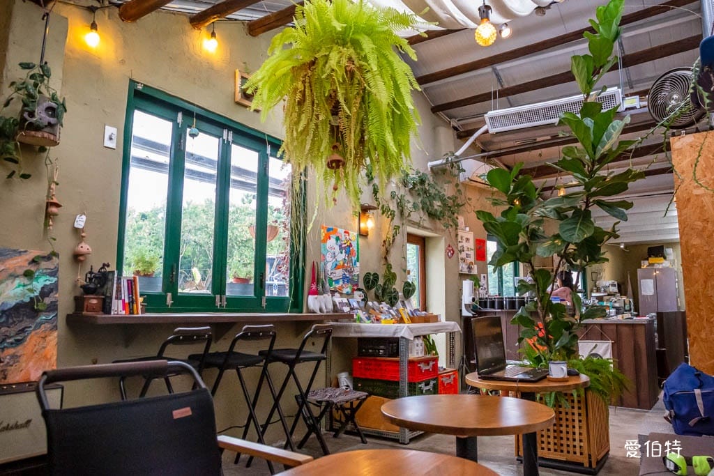 中壢老街溪美食｜我們他們。一起野餐咖啡廳，超美露營風、不限時