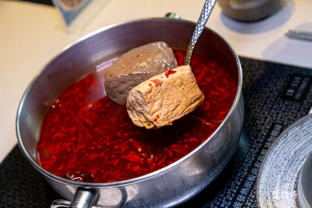 桃園海鮮火鍋推薦｜派大鮮精緻鍋物，現撈現殺龍虎石斑，免費停車 @愛伯特