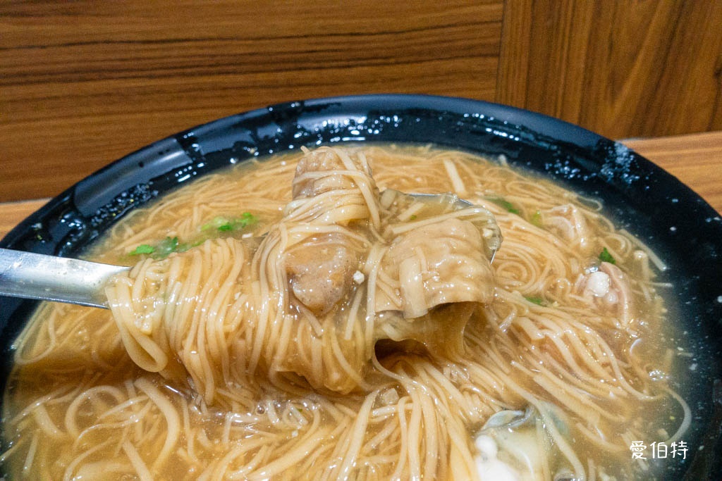 桃園麵線推薦｜無敵號赤肉麵線桃園店，湯頭美味，蚵仔大腸都好吃 @愛伯特