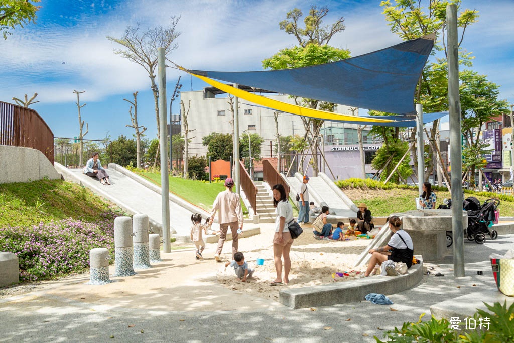 桃園龍潭運動公園｜兒童共融式遊戲場，沙坑、轉轉樂、玩水池 @愛伯特