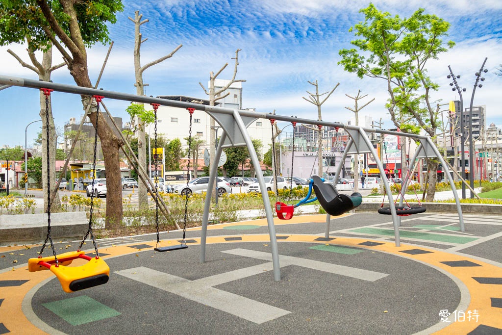 桃園龍潭運動公園｜兒童共融式遊戲場，沙坑、轉轉樂、玩水池 @愛伯特