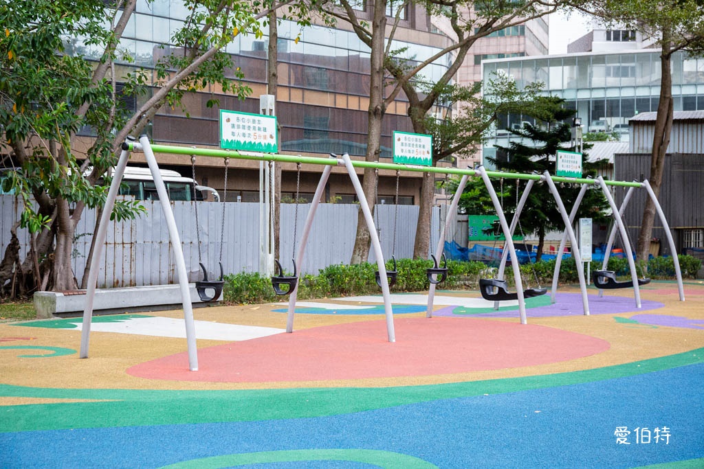 台茂公園兒童遊戲場｜台茂購物中心旁，戶外籃球場、直排輪場 @愛伯特