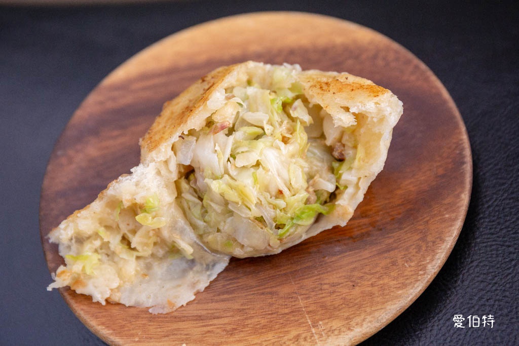 中壢水煎包推薦｜忠福水煎包，皮脆餡多現包現煎，CP高又好吃 @愛伯特