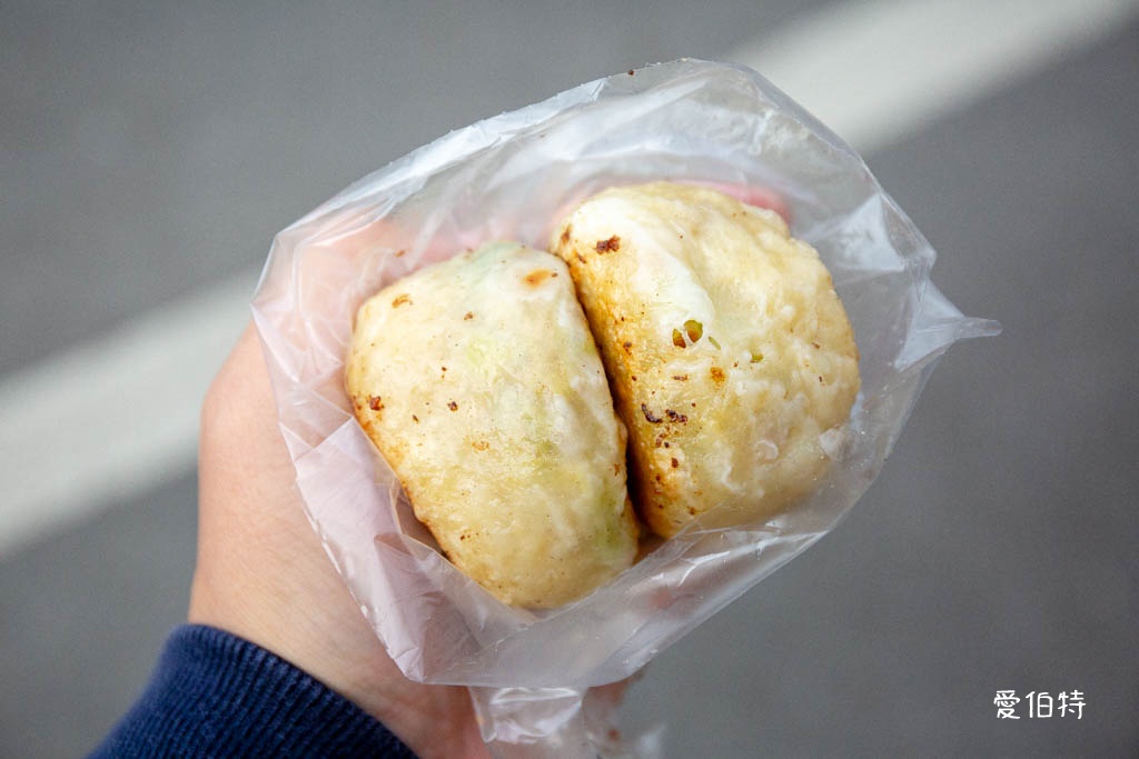 中壢水煎包推薦｜忠福水煎包，皮脆餡多現包現煎，CP高又好吃 @愛伯特