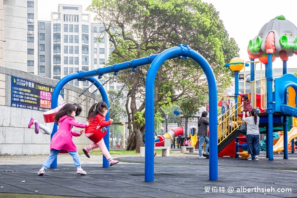 桃園內壢星河親子公園｜樹屋滑梯，佔地廣，山丘草皮地景