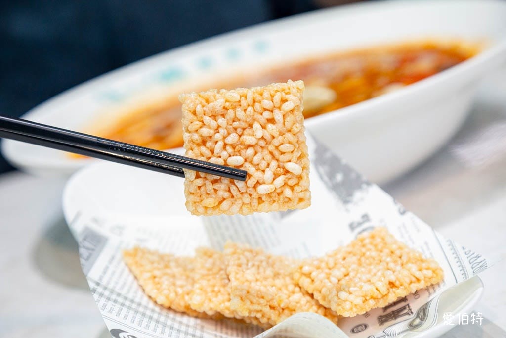 西門町美食｜狂一鍋酸菜魚-台北西門店，一口酸菜一口魚，酸辣得很自然，後韻回甘