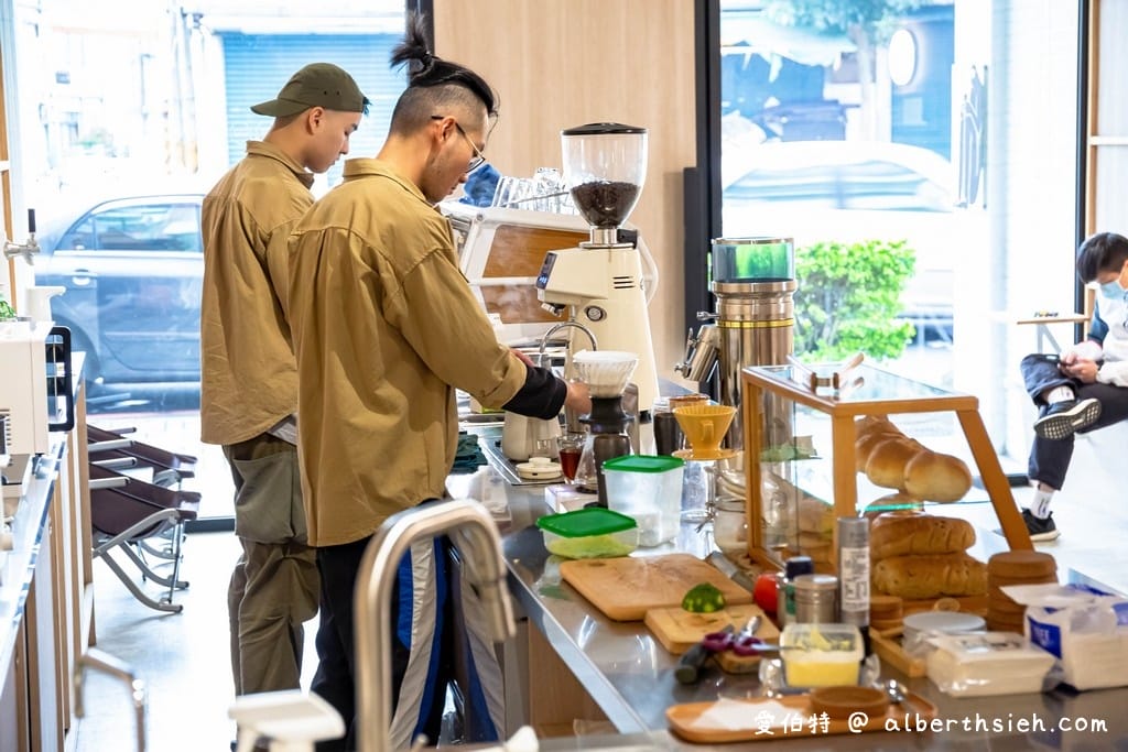 蠢咖啡Dumb Coffee｜桃園龜山咖啡廳，不限時有插座