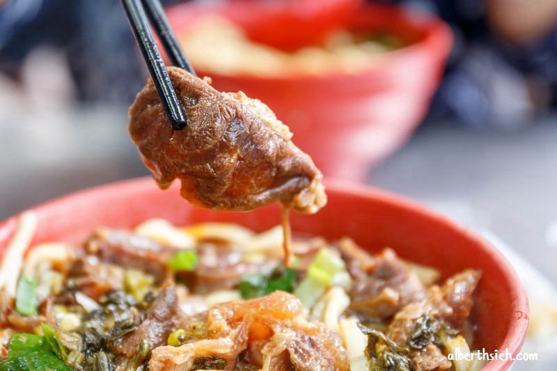 中壢美食推薦｜永川牛肉麵，湯頭重口味免費加湯加麵，24小時營業