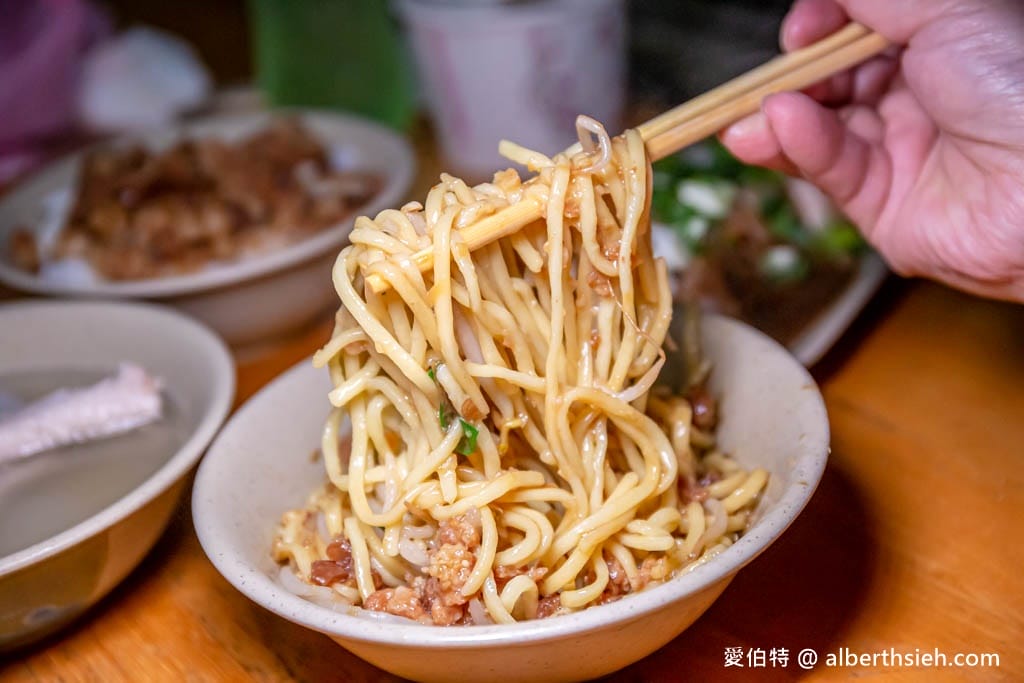 彰化北斗宵夜美食｜小林魯肉香，塞車意外發現的人氣排隊滷肉飯