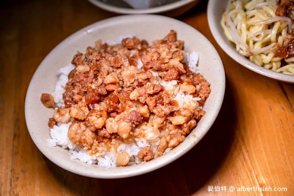 彰化北斗宵夜美食｜小林魯肉香，塞車意外發現的人氣排隊滷肉飯