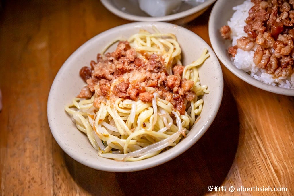 彰化北斗宵夜美食｜小林魯肉香，塞車意外發現的人氣排隊滷肉飯