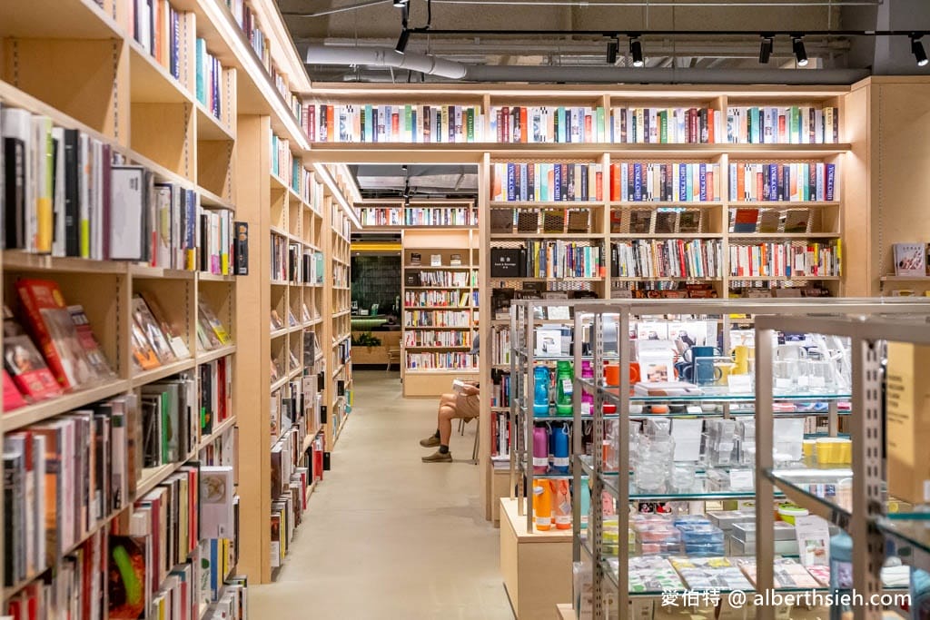 桃園蔦屋書店/WIRED TOKYO藝文店，融合書香與咖啡香