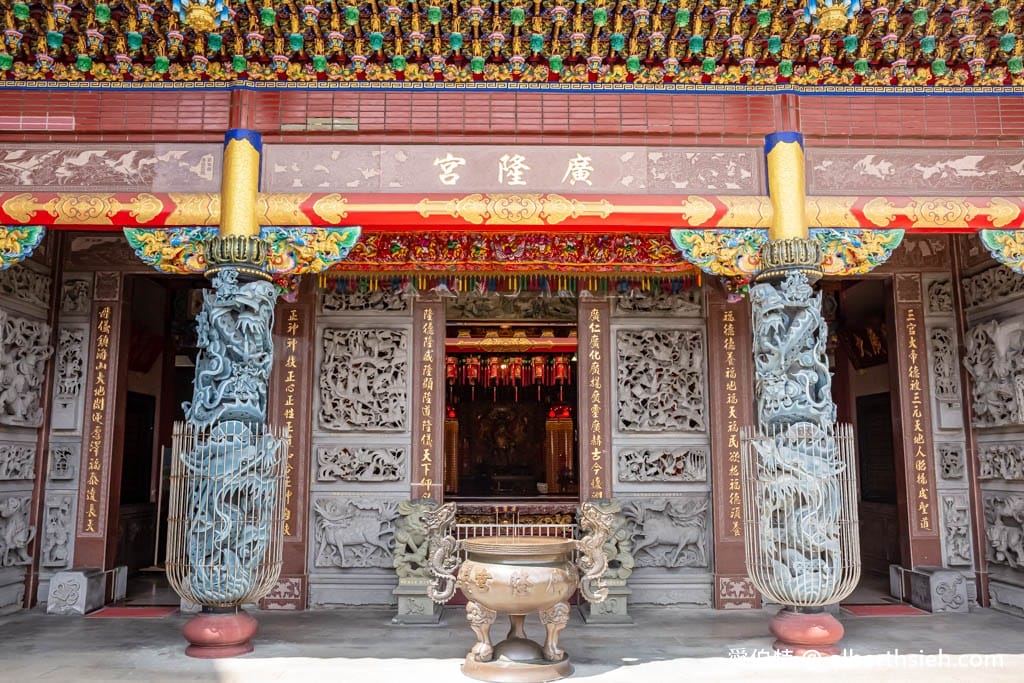 桃園平鎮廣隆宮｜全台最大最高坐姿石雕土地公