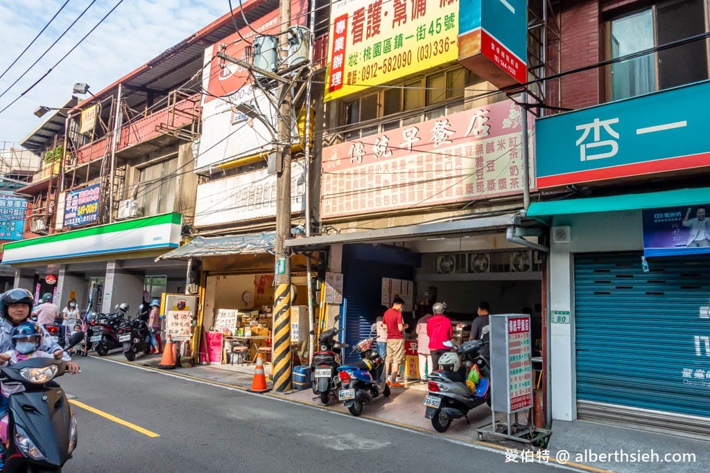 聖保祿前傳統早餐店｜桃園後站美食，菜單手工蛋餅、水煎包好吃