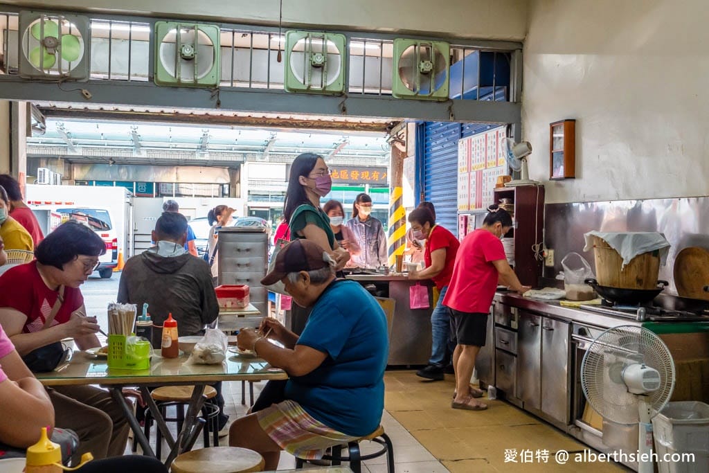聖保祿前傳統早餐店｜桃園後站美食，菜單手工蛋餅、水煎包好吃