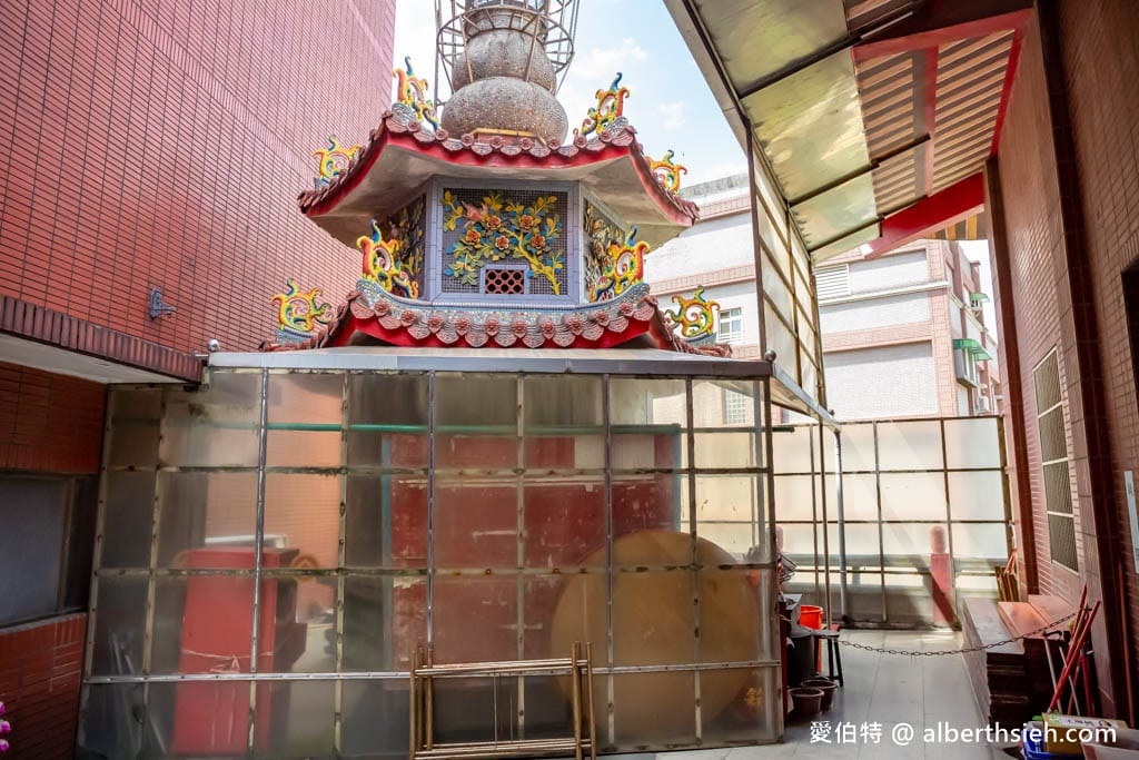 桃園平鎮廣隆宮｜全台最大最高坐姿石雕土地公