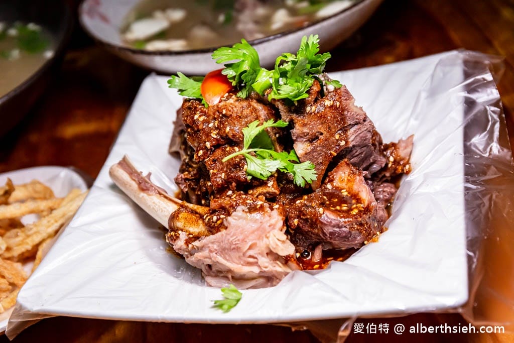 蘆竹胡同彭家老舖新疆拉麵｜饊子醬龍骨必點，羊肉不膻
