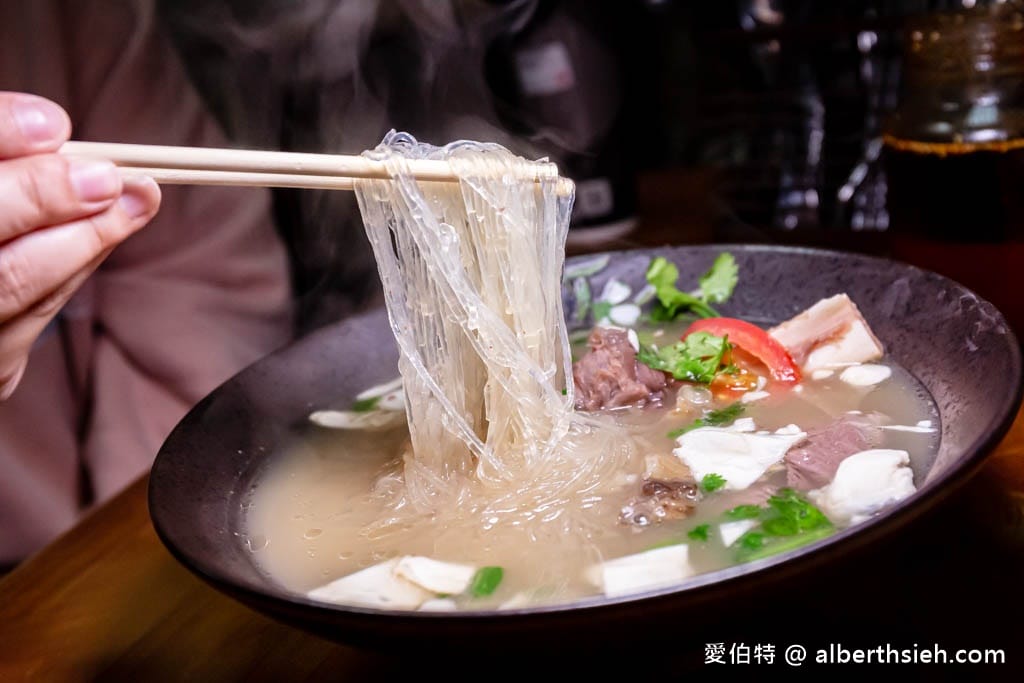蘆竹胡同彭家老舖新疆拉麵｜饊子醬龍骨必點，羊肉不膻