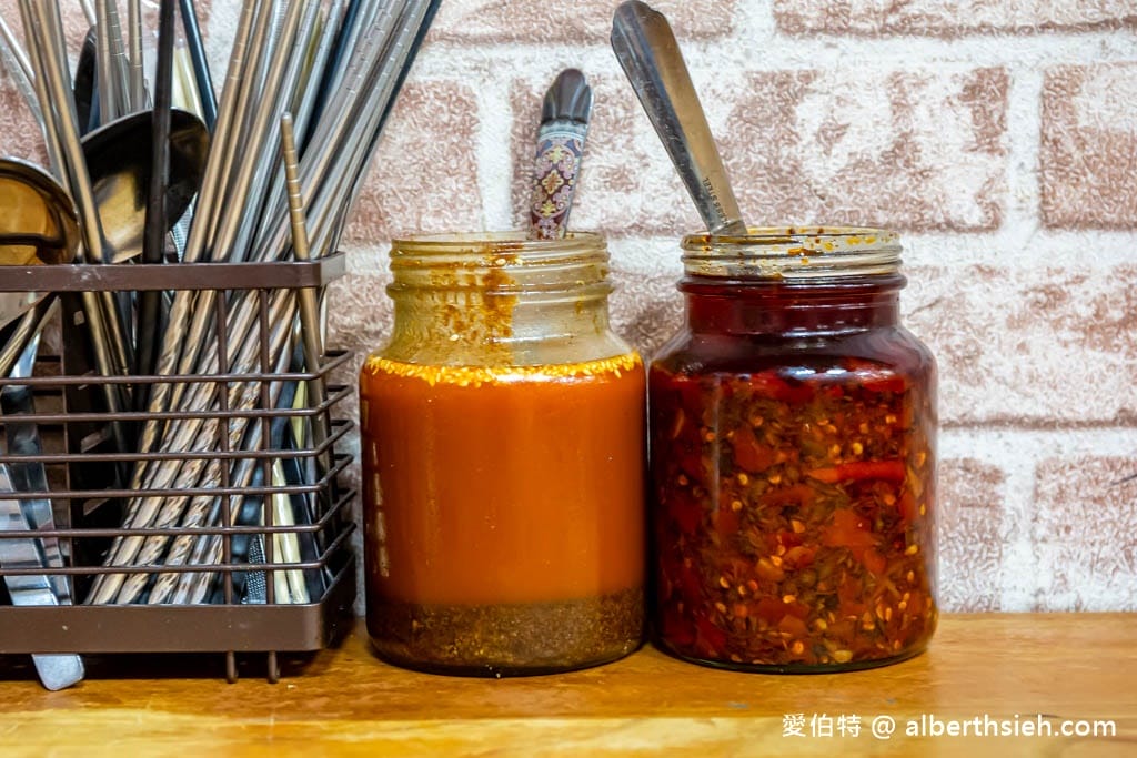 蘆竹胡同彭家老舖新疆拉麵｜饊子醬龍骨必點，羊肉不膻
