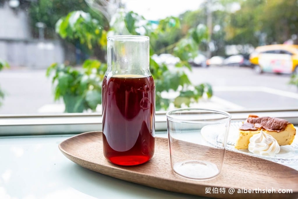 Thanaka Coffee玬那卡咖啡｜中壢忠貞市場旁，純白質感緬甸風咖啡廳