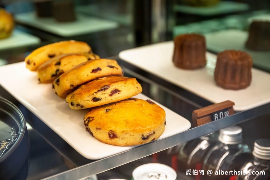 Thanaka Coffee玬那卡咖啡｜中壢忠貞市場旁，純白質感緬甸風咖啡廳