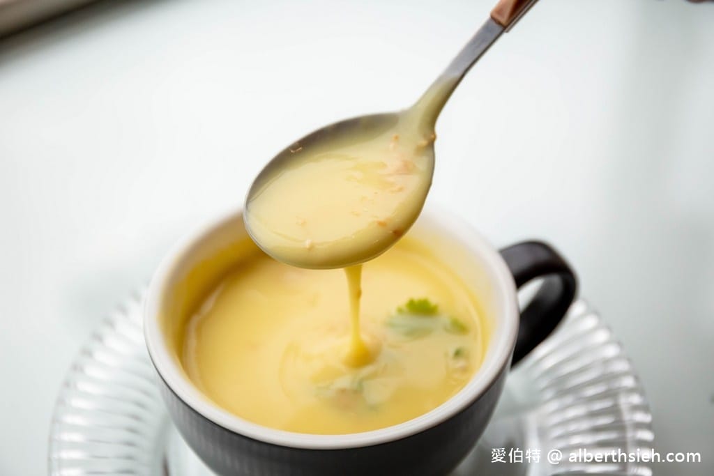 Thanaka Coffee玬那卡咖啡｜中壢忠貞市場旁，純白質感緬甸風咖啡廳